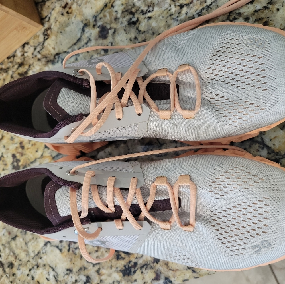 On clouds women's size 9